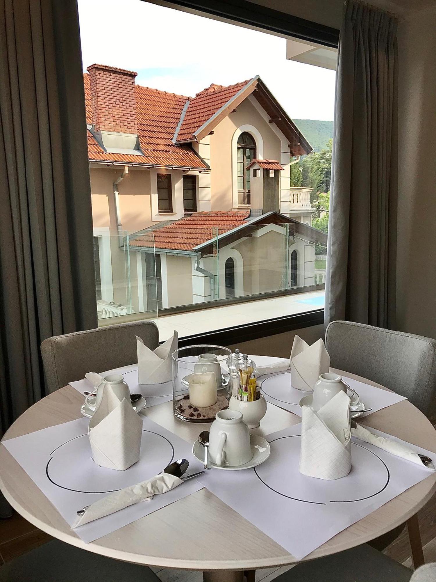 Emerald Suites ฟลอรินา ภายนอก รูปภาพ
